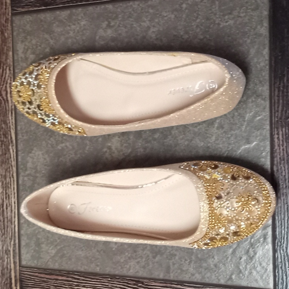 flats for women color gold